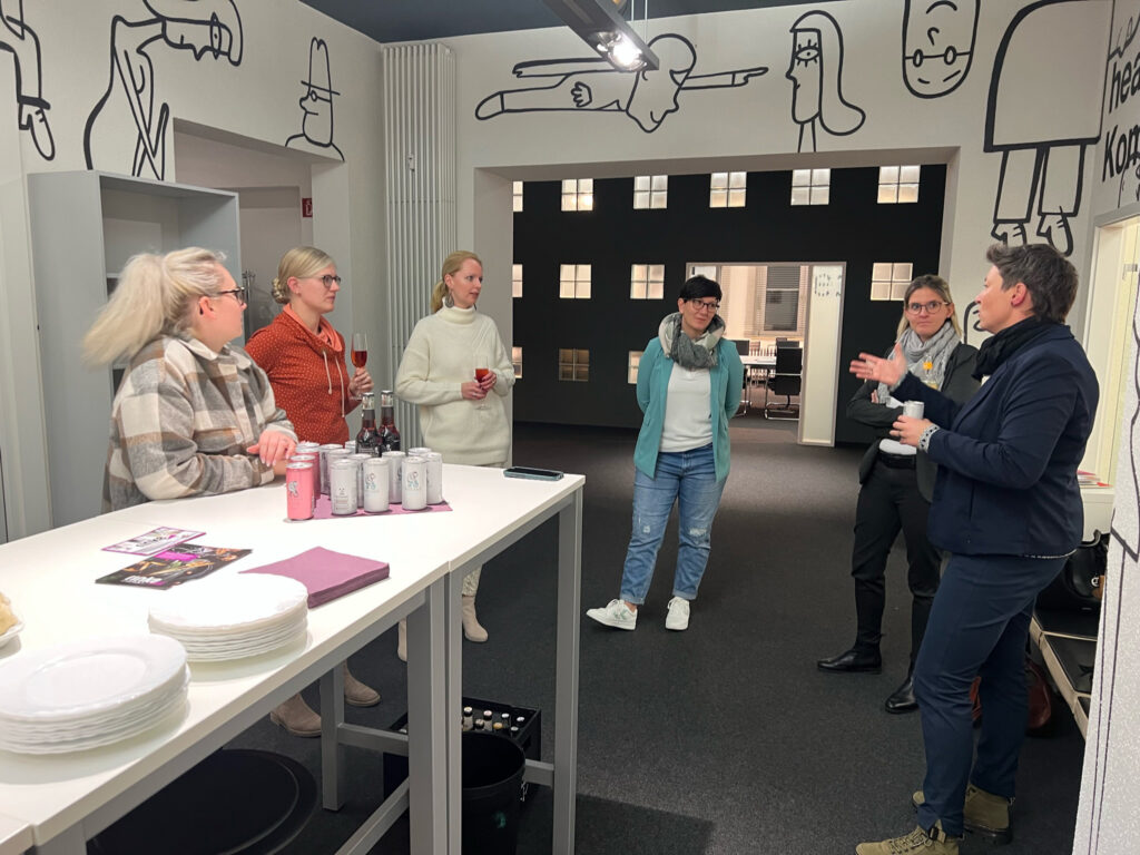 Paula Netzwerk beim 2*20 Minuten Event in der Headline Werbeagentur